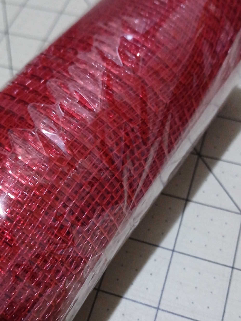 Deco Mesh - Red - Picture 2 of 5